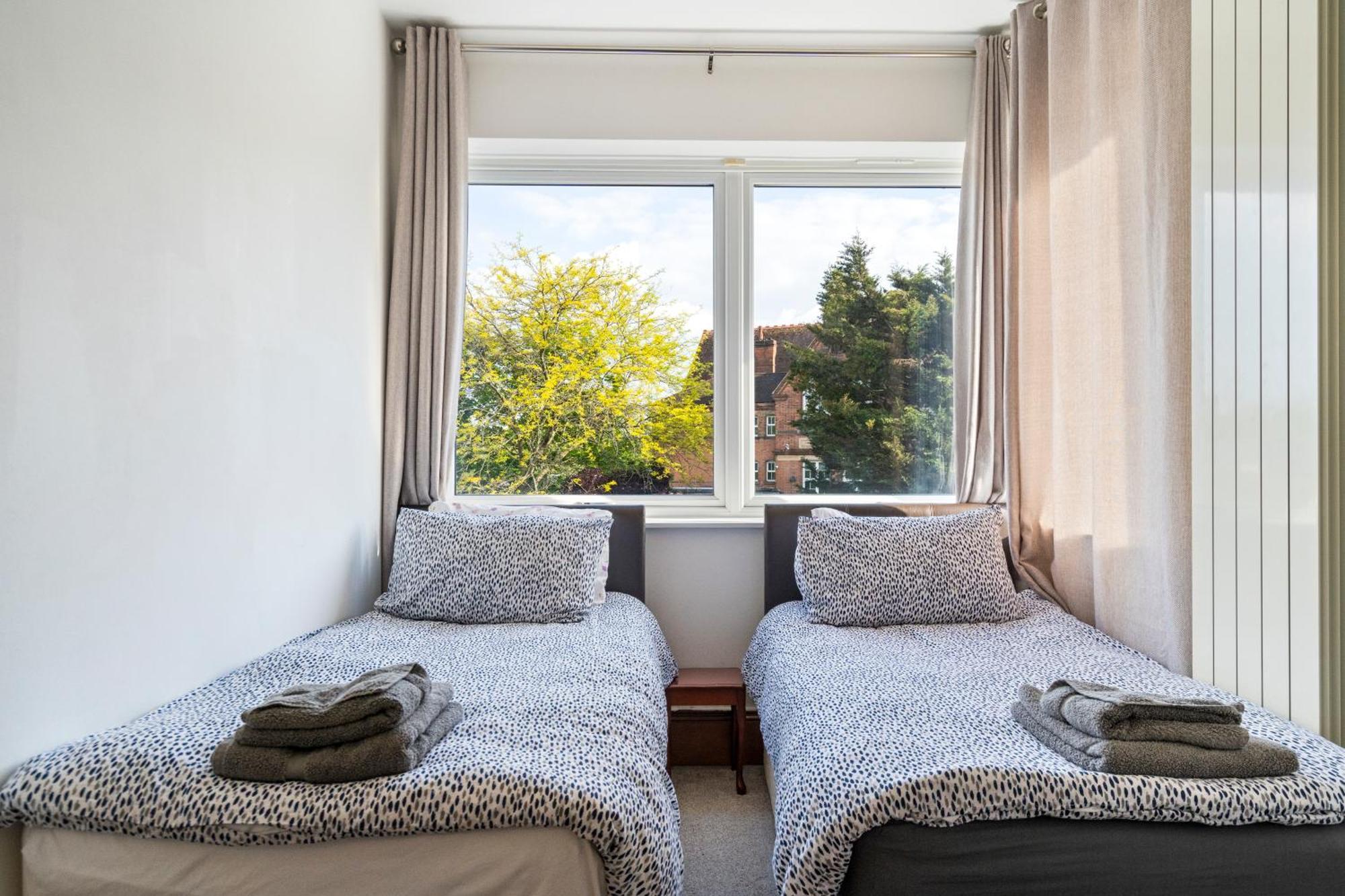 Modern 2 Bedroom Apartment In Mitcham, London Extérieur photo
