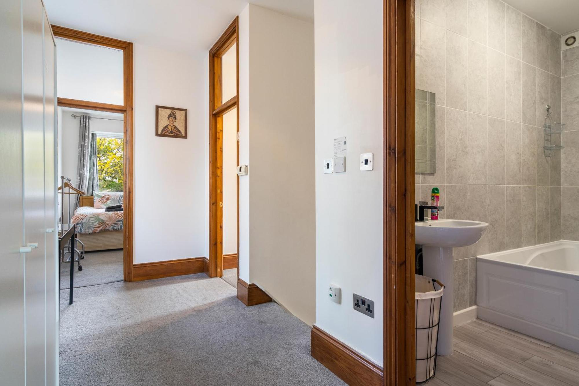 Modern 2 Bedroom Apartment In Mitcham, London Extérieur photo