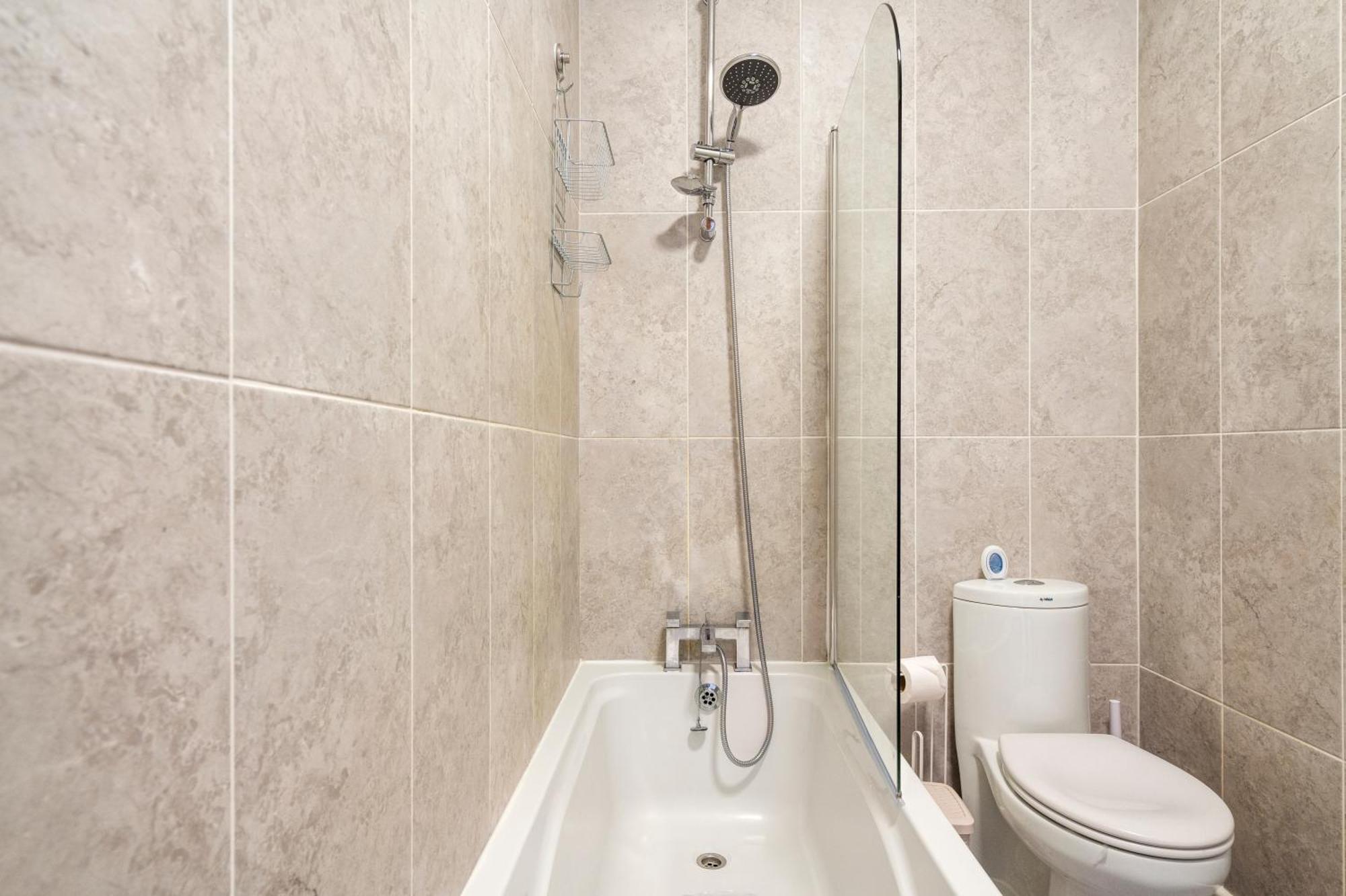 Modern 2 Bedroom Apartment In Mitcham, London Extérieur photo