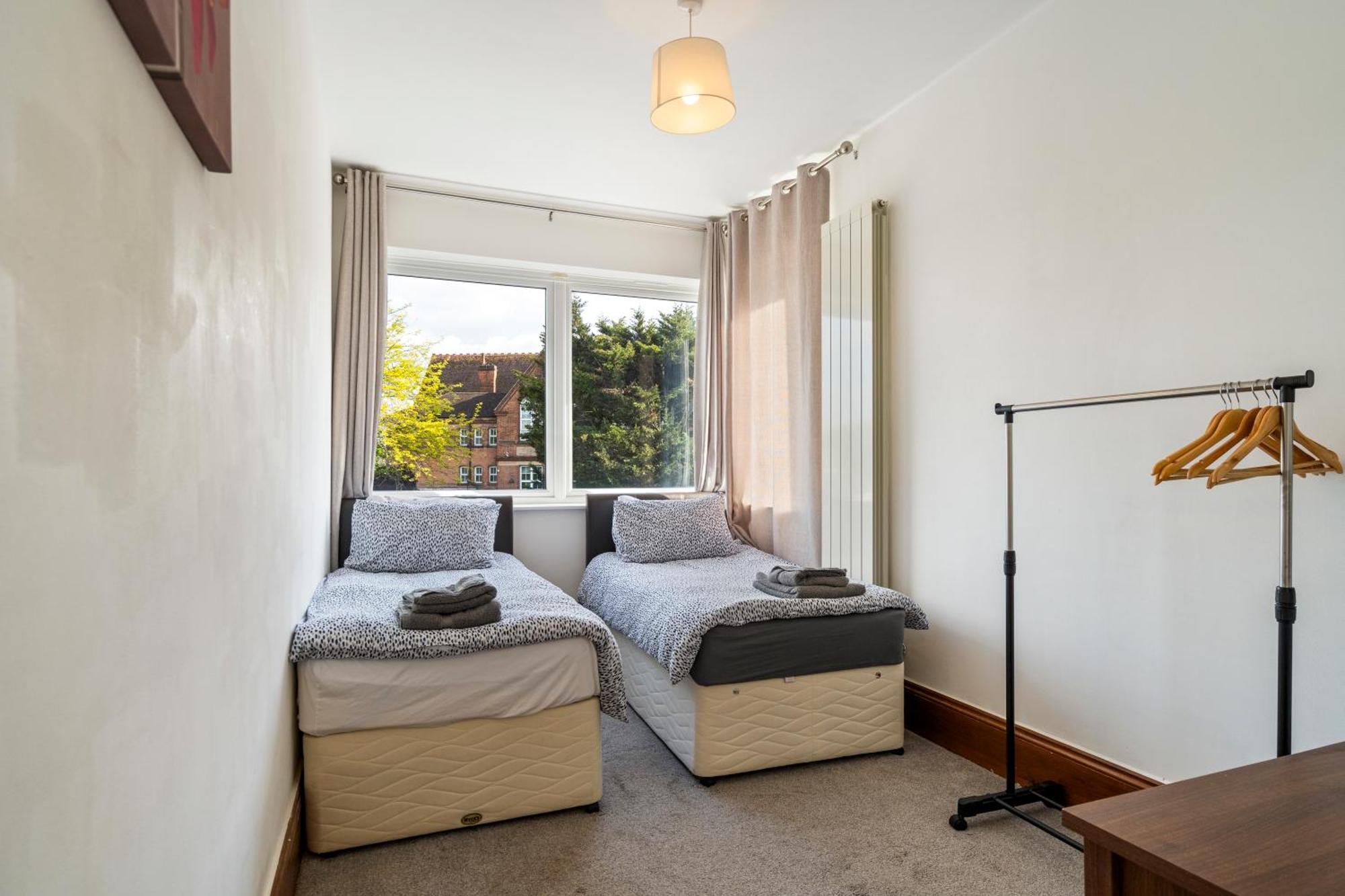 Modern 2 Bedroom Apartment In Mitcham, London Extérieur photo